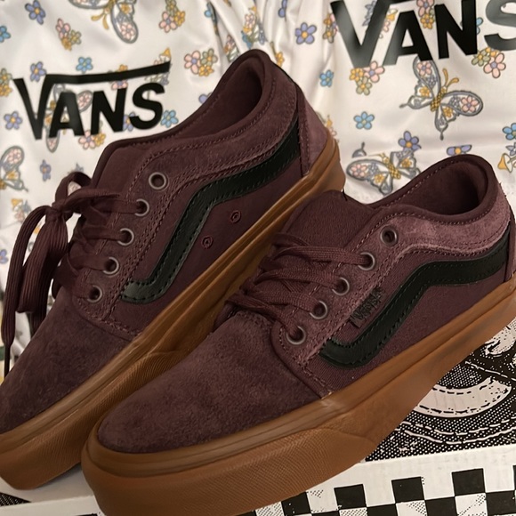 Vans Men’s Chukka Low Sid
Port/Gum
VN0A5KQZK10
Sneakers - Picture 9 of 16